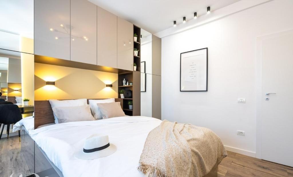 Majestic Apartament With View In Magheru Bucarest Exterior foto